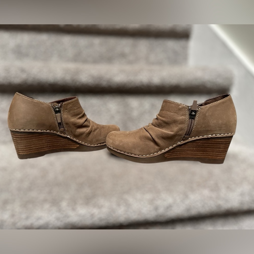SOLD Dansko Sheena Wedge Booties Walnut Ankle Nubuck Leather Women’s US 6.5-7 - Picture 4 of 14